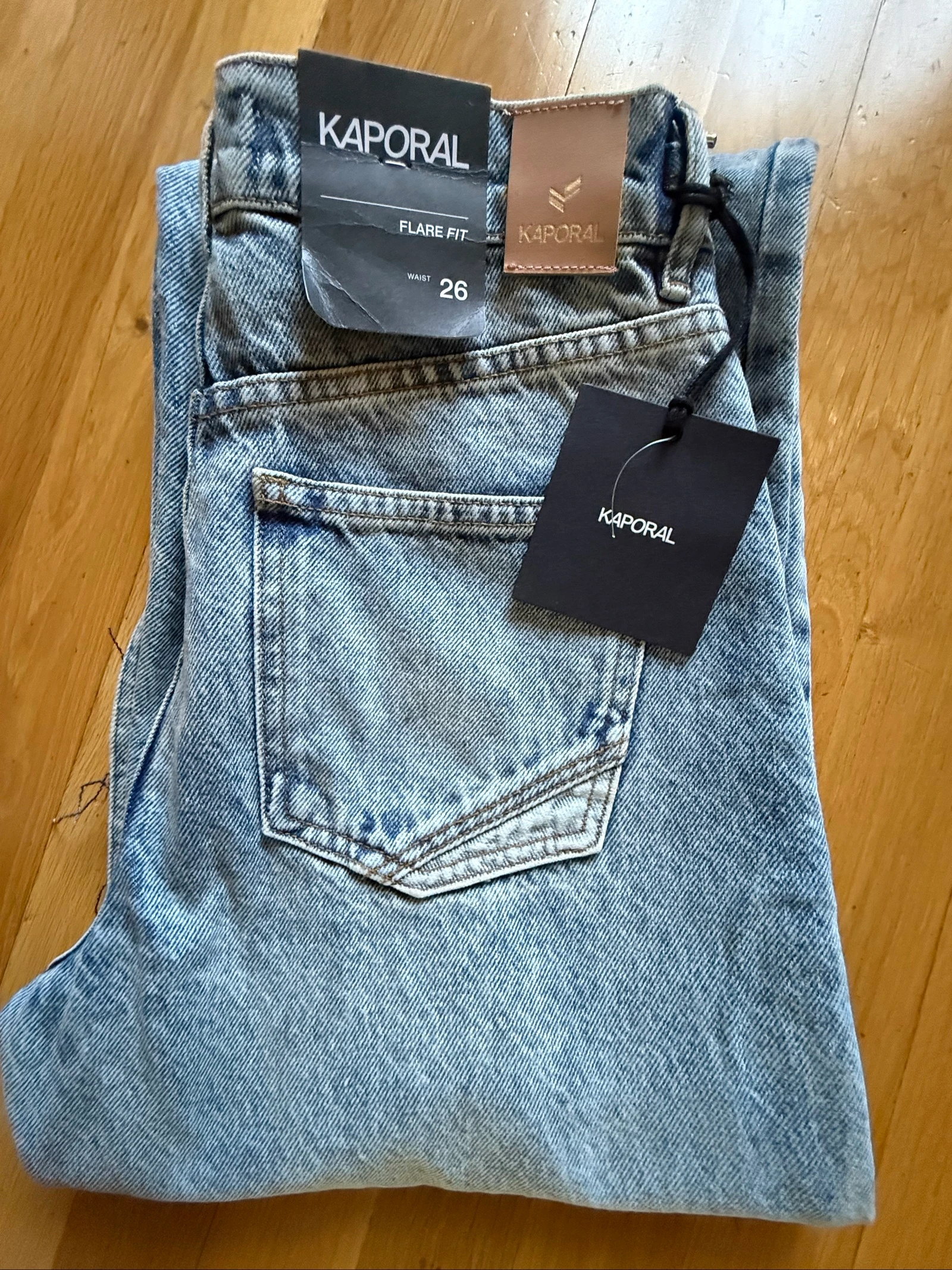 Kaporal, jeans femme, taille 36, neuf avec étiquette Longueur 110 cm Taille 34 cm Hanches 49